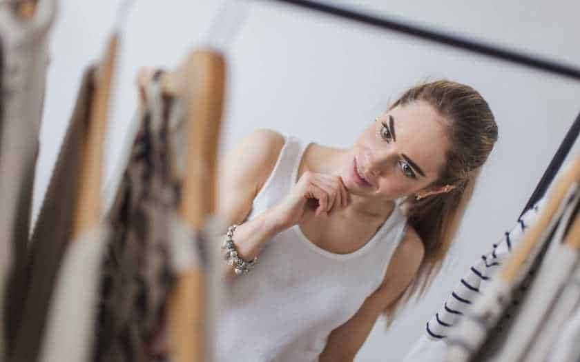 Como organizar guarda-roupas de forma eficiente