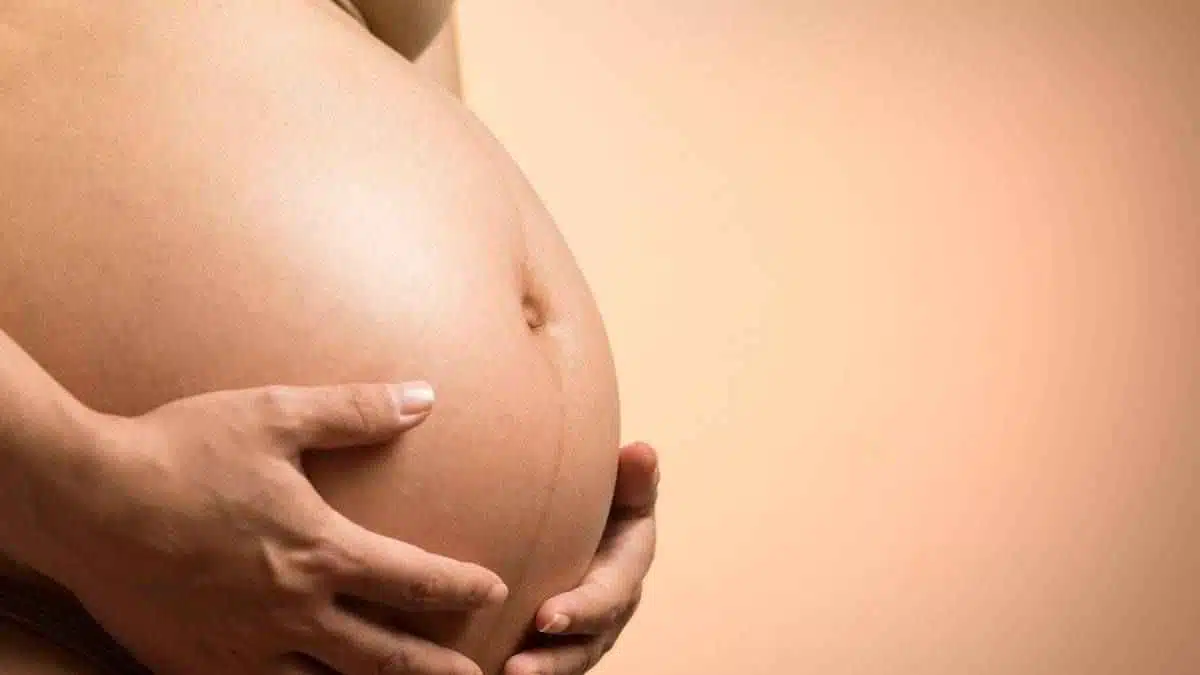 Grávida com dor no pé da barriga