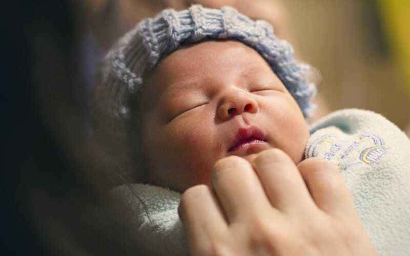 Cuidados para ter com bebês em dias frios