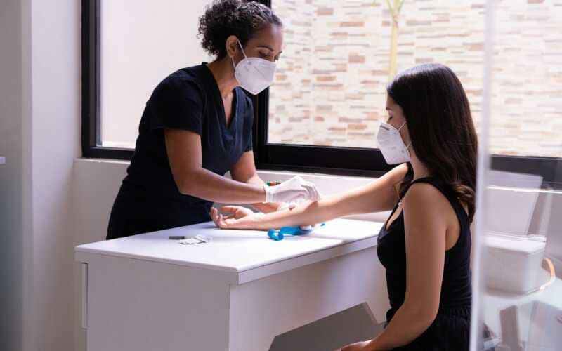 pode fazer exame de sangue menstruada