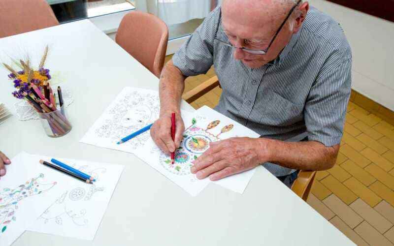 Benefícios da coloração para adultos