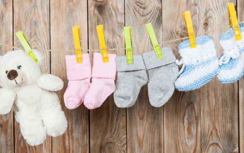 Meia de bebê é importante até no verão; veja como escolher