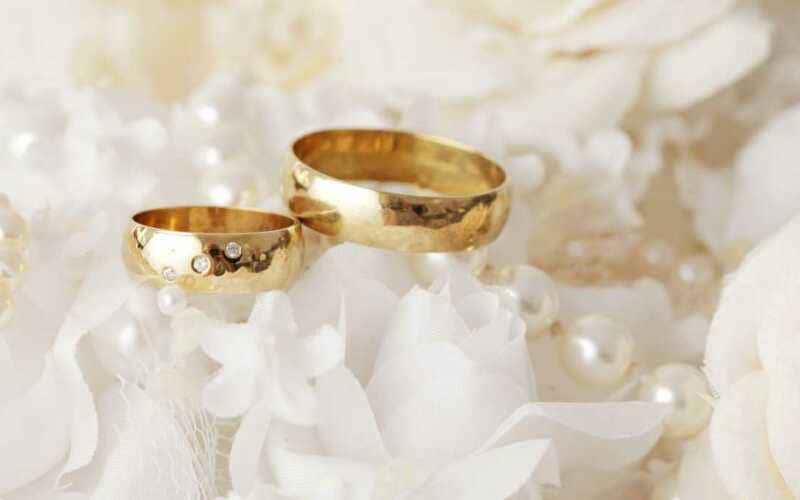 Melhores frases para gravar na sua aliança de casamento de ouro