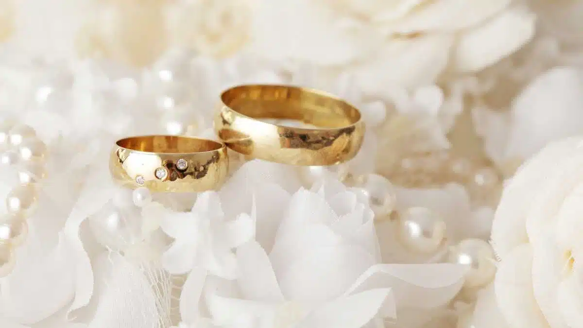 Melhores frases para gravar na sua aliança de casamento de ouro