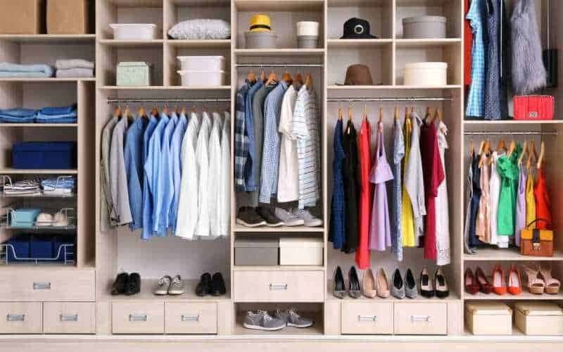 Alternativas criativas para guardar suas roupas