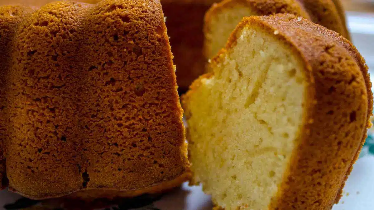 Bolo fofinho e simples para o café