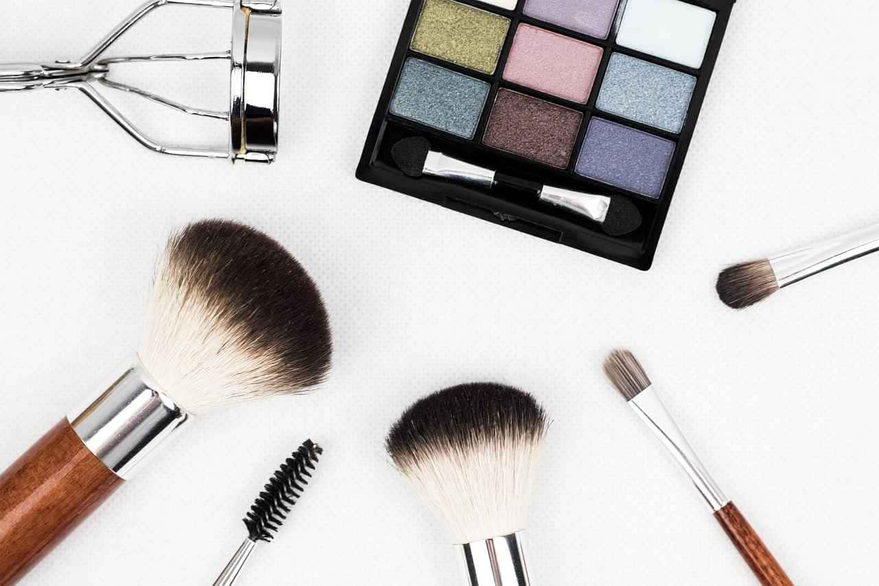 5 OPÇÕES MARAVILHOSAS para você GANHAR DINHEIRO com MAQUIAGEM