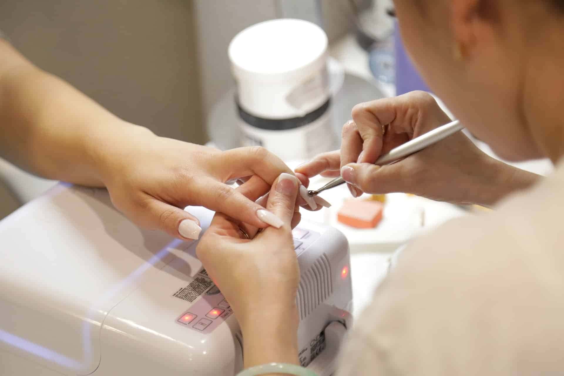 Adeus, zona de conforto 5 modelos de relevo de unhas para 2023
