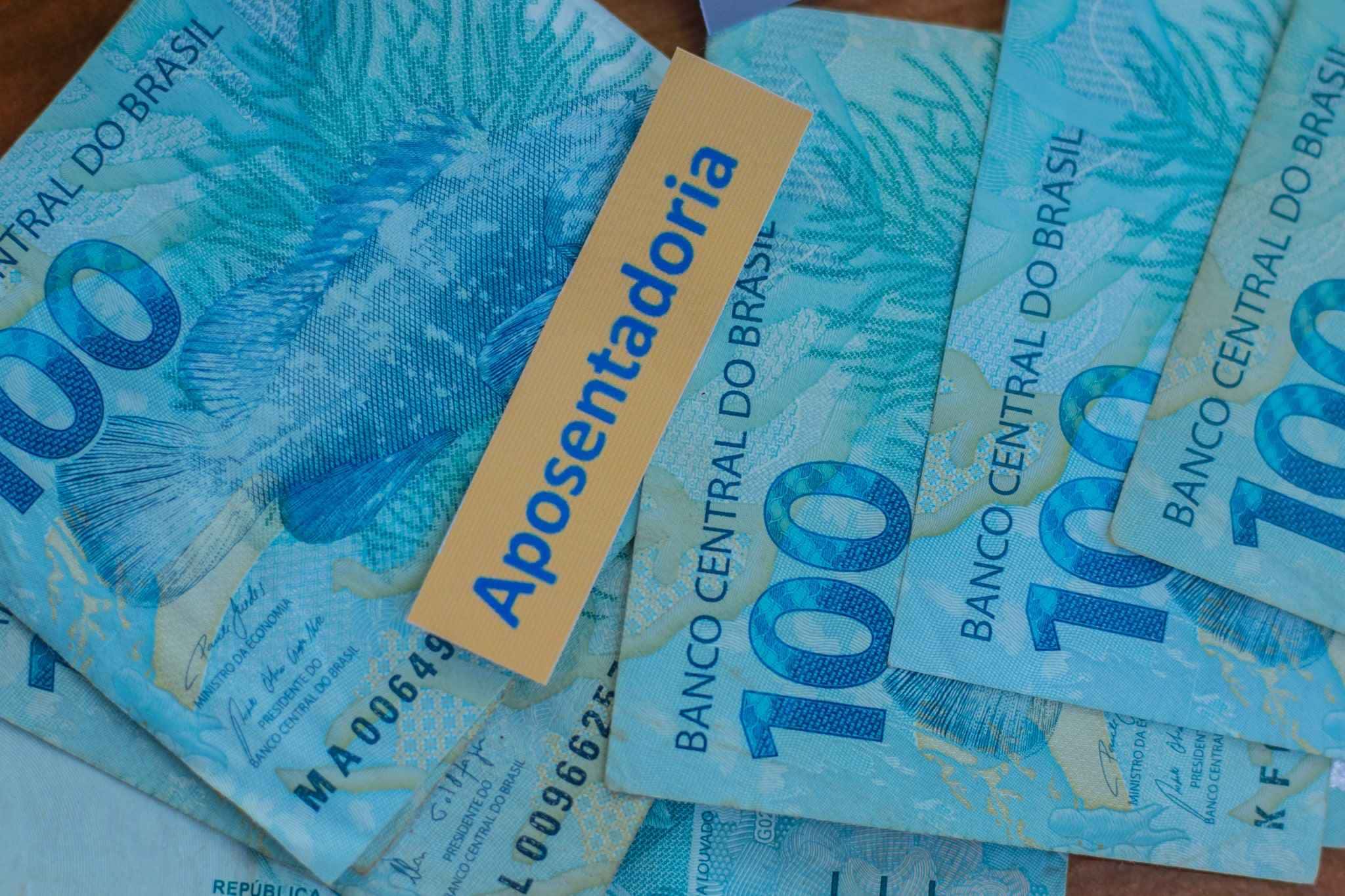 Aposentadas EM RISCO governo anuncia cortes no INSS