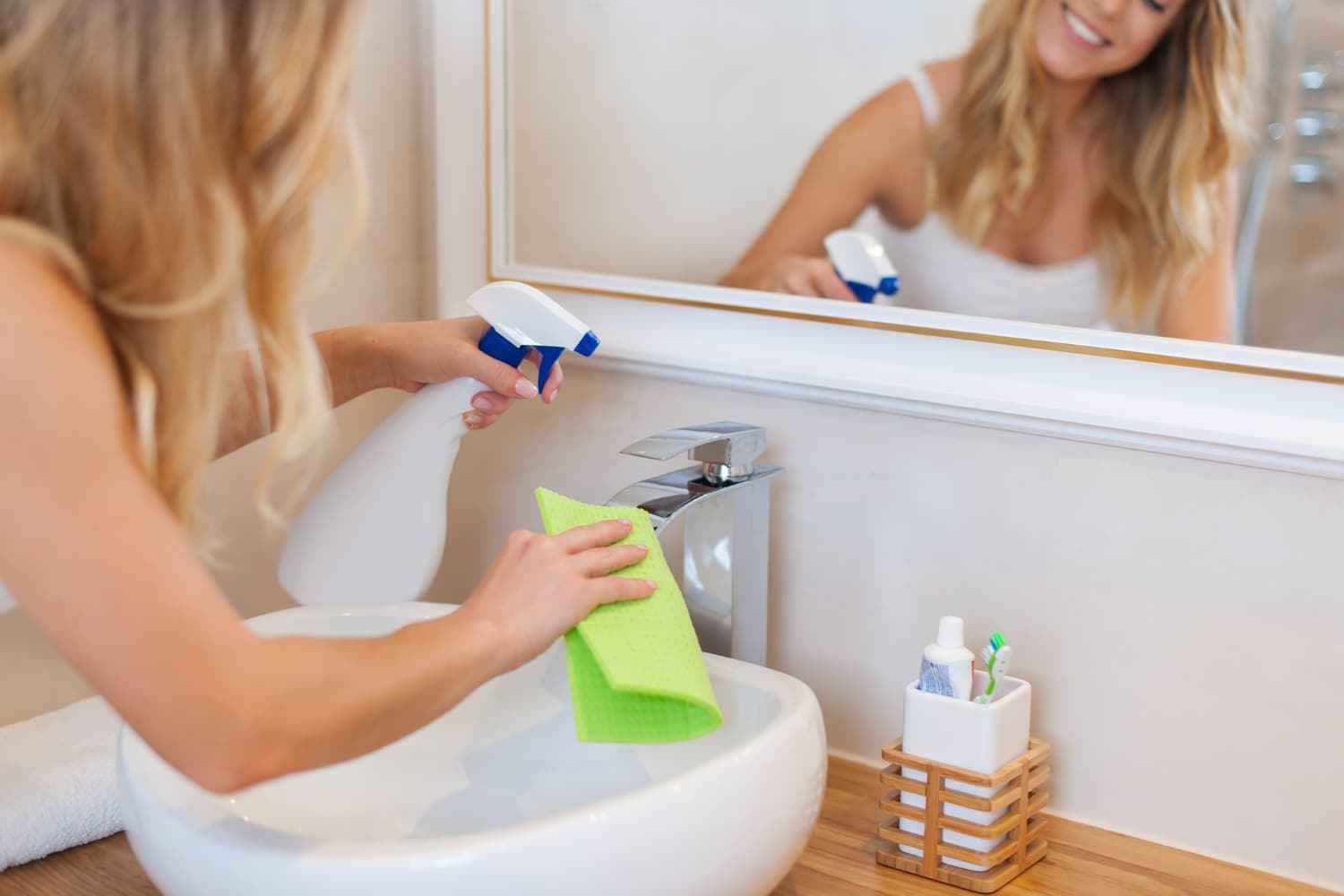 Aprenda a fazer BARATO misturinha caseira para deixar banheiro cheiroso