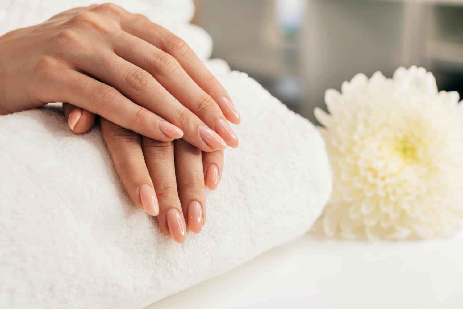 Aprenda como deixar suas unhas amareladas BRANCAS NOVAMENTE