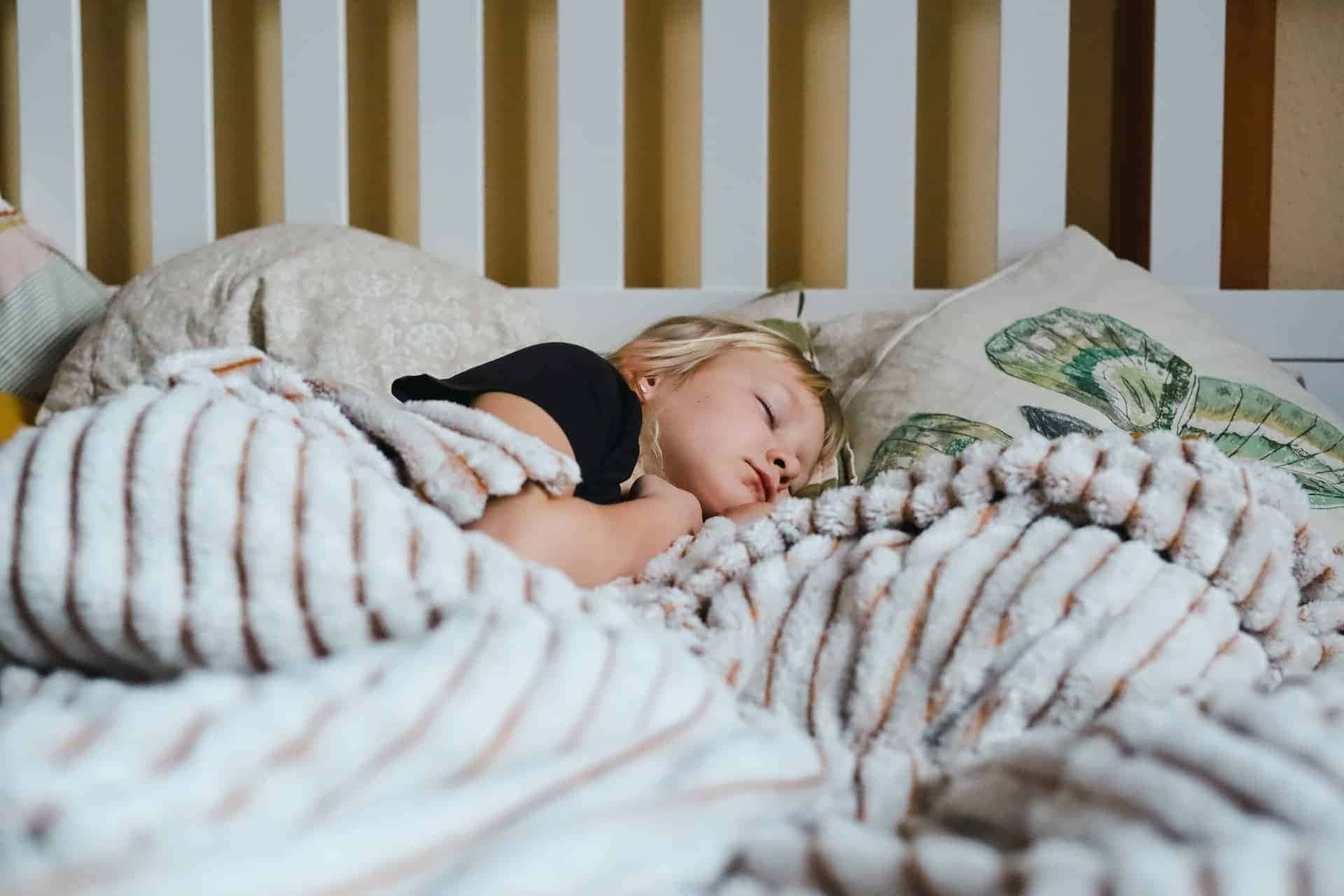 Aprenda como ensinar seu filho a dormir bem todos os dias