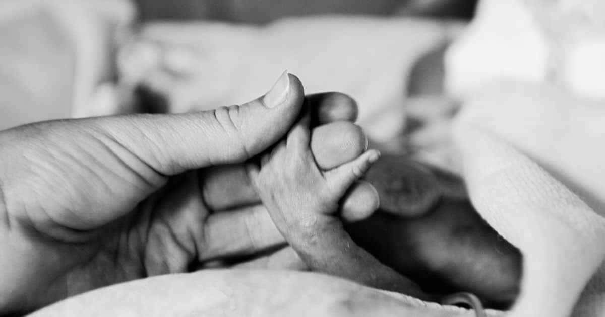 Saiba como funciona as leis e direitos para mães que tem bebês prematuros. | Crédito imagem: arquivo.