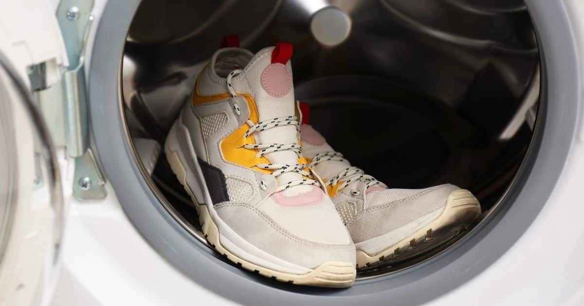 Aprenda o truque certo para lavar os sapatos na máquina de lavar e pare de sofrer com o esfrega-esfrega.