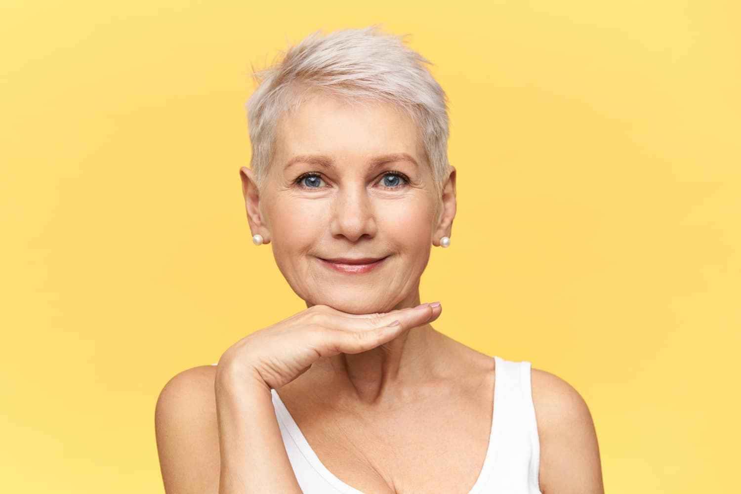 Cortes de cabelo PIXIE para mulheres de 50 anos ousadas