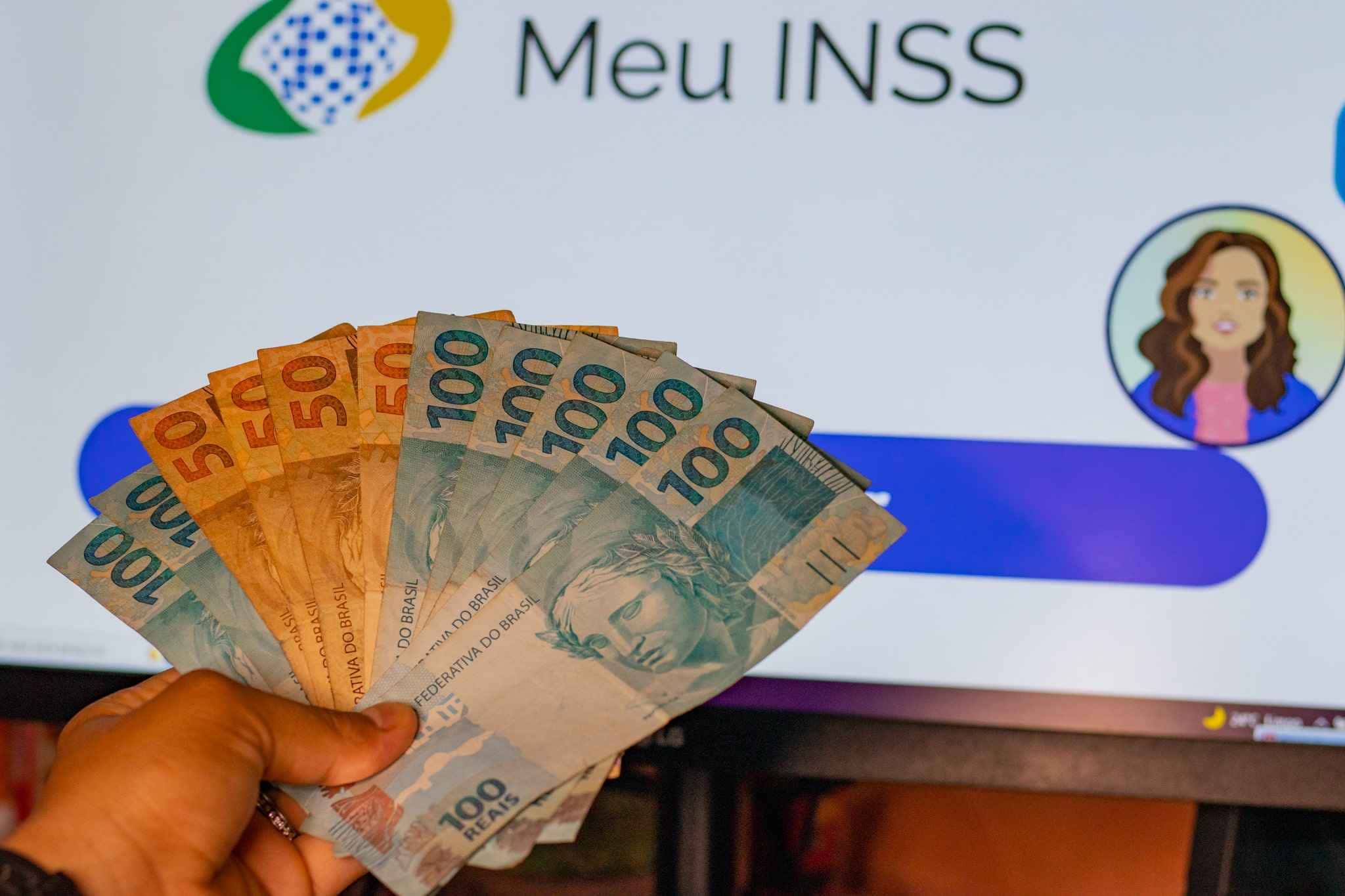 Faça ISSO para receber 2 salários do INSS ao mesmo tempo