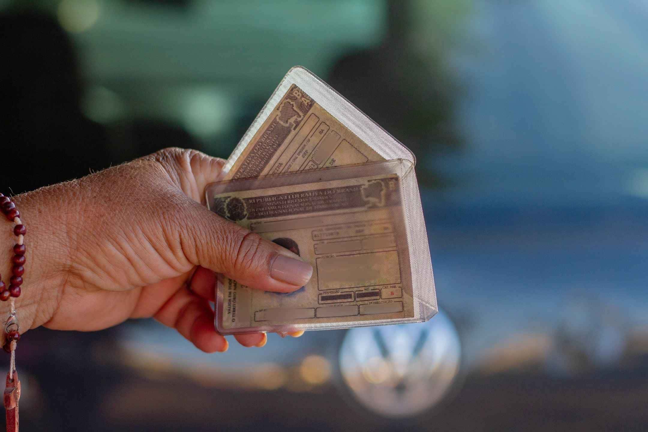 Mulheres não precisarão mais entrar na autoescola para tirar CNH Veja o projeto