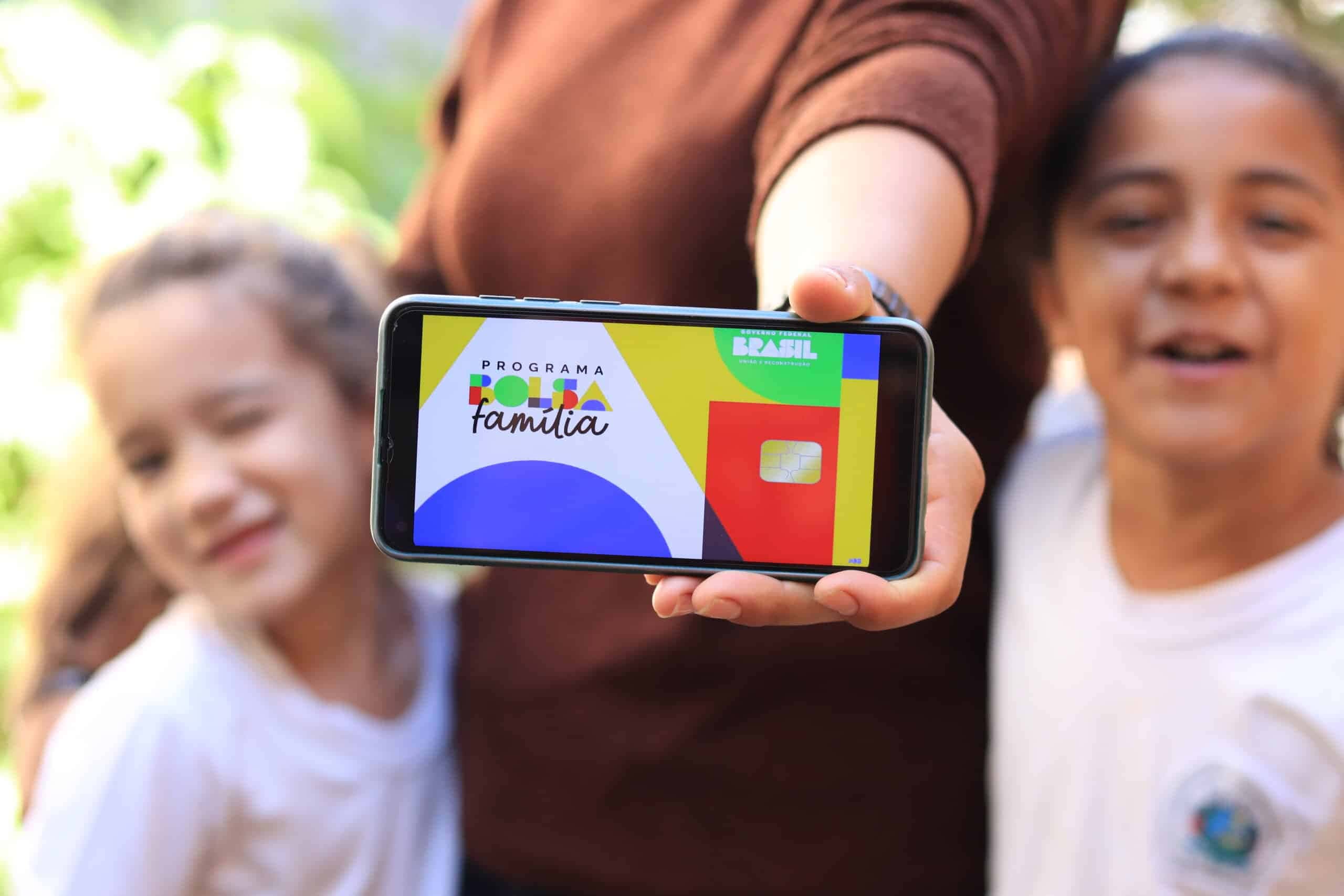Mulheres que recebem Bolsa Família sofrem um DURO GOLPE