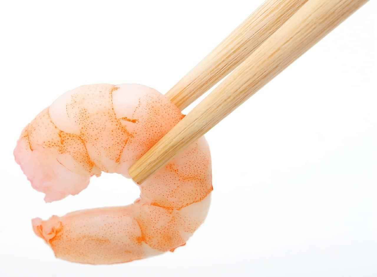Viu uma linha preta no camarão Veja se precisa remover ou não