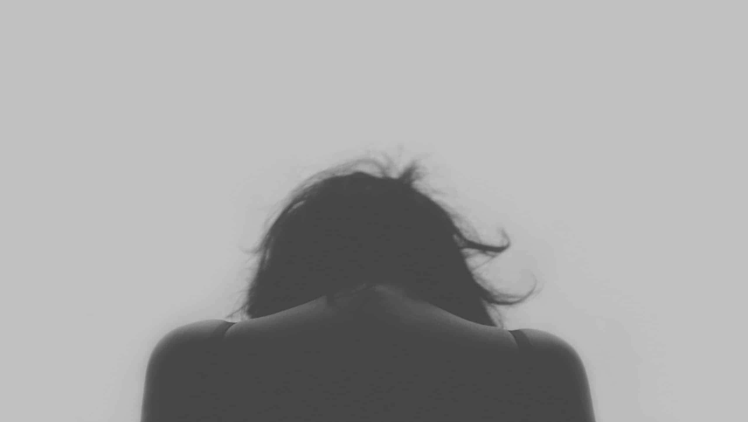 Nas relações interpessoais, a dependência emocional pode ter sérias consequências. Muitas vezes, essa dependência pode levar a situações de destruição pessoal.