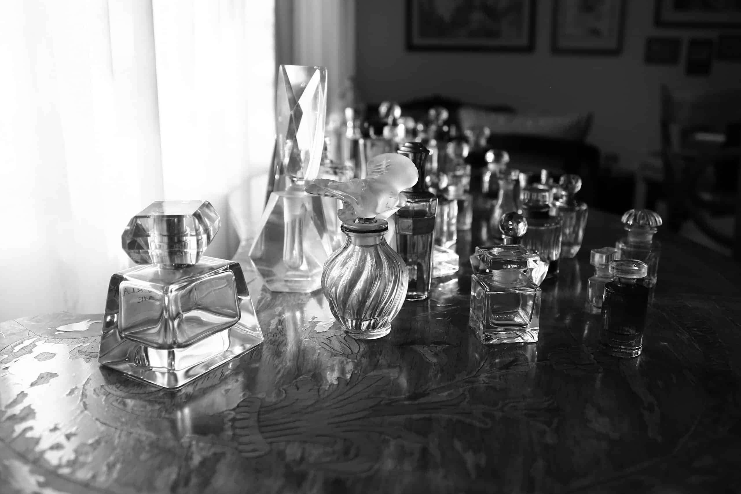Perfumes podem ser verdadeiras declarações de estilo e personalidade, mas nem sempre é necessário quebrar para obter fragrâncias.