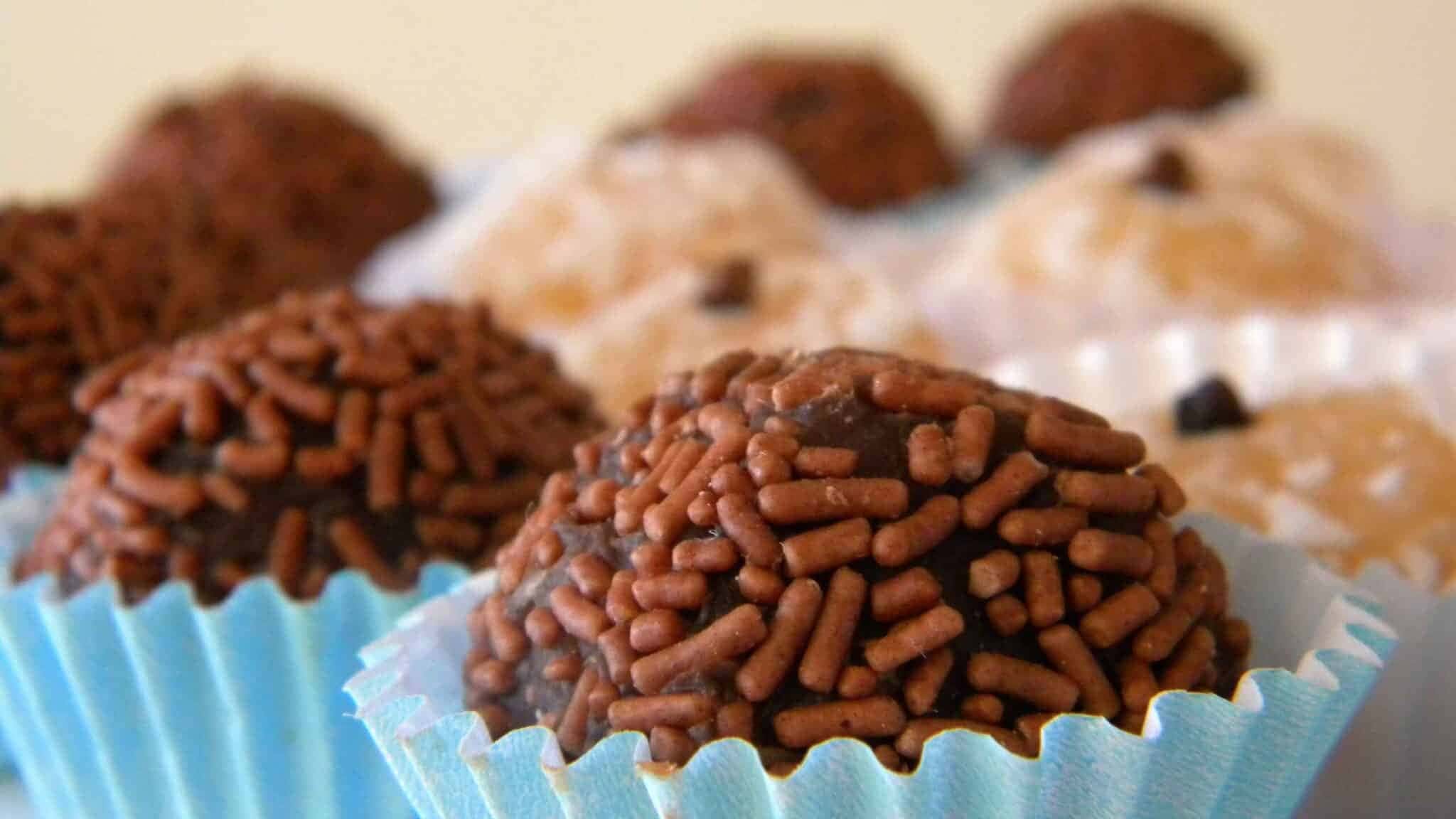 O brigadeiro é uma sobremesa tradicional brasileira que remete à infância de muitas pessoas. Confira esta receita inovadora!