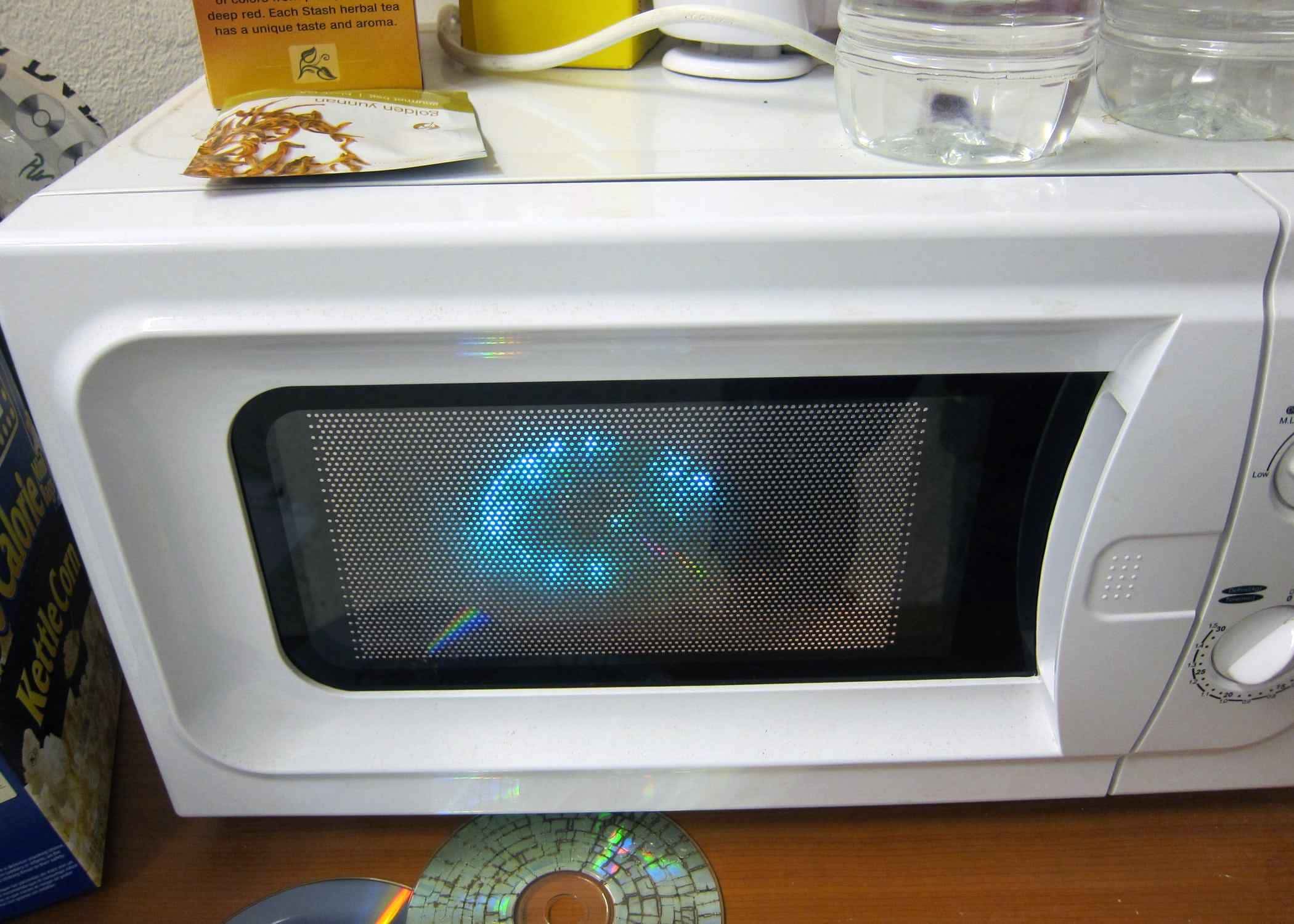 A correta manutenção dos panos de prato, peças frequentemente utilizadas na limpeza de superfícies e louças, pode ser simples e eficaz.
