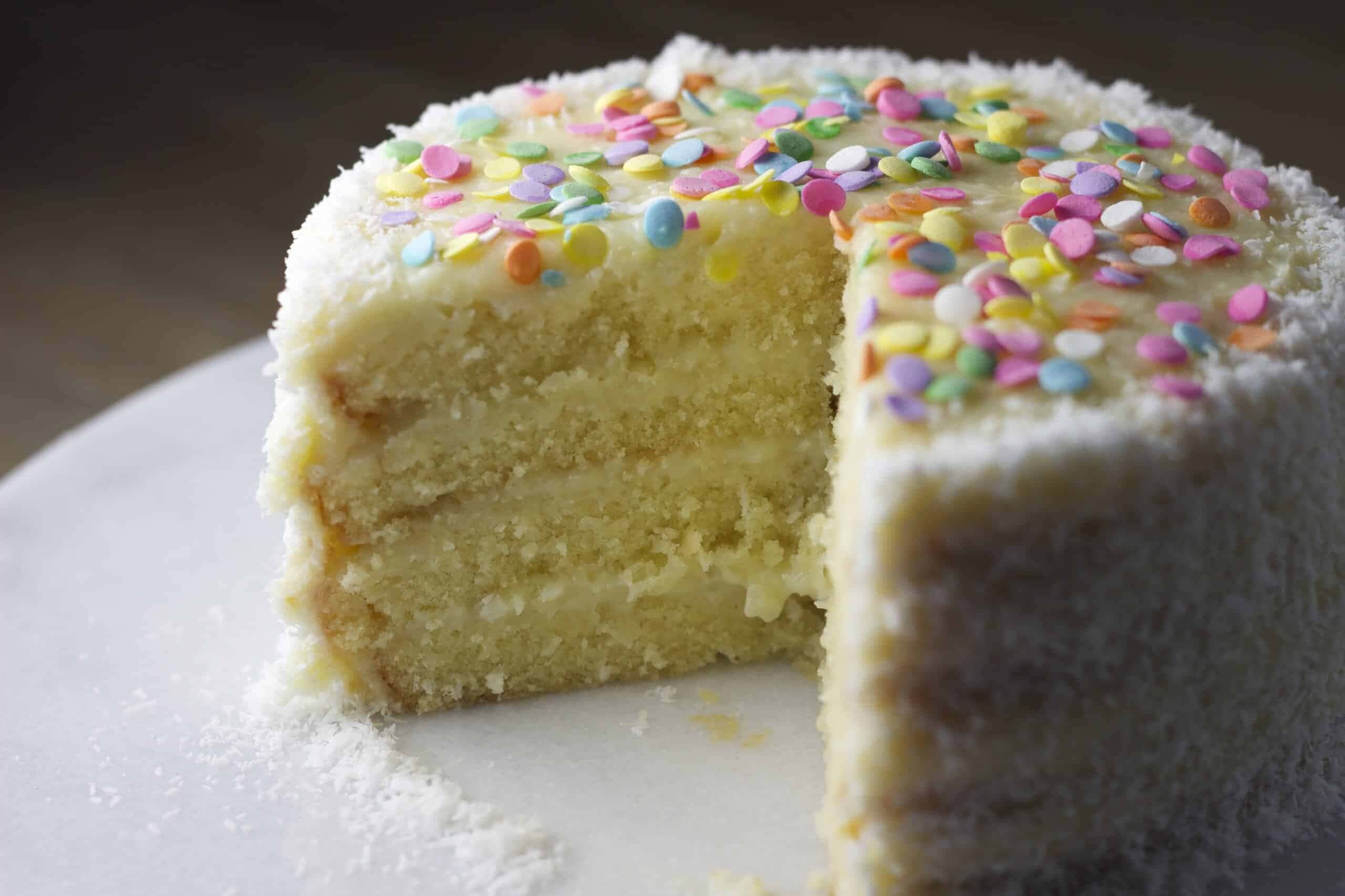 As confeiteiras têm um segredo que pode transformar seus bolos caseiros em deliciosas iguarias. 