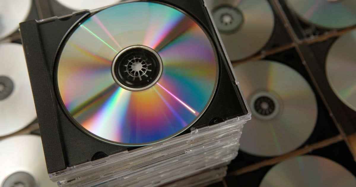 Porque guardar cds antigos? o que se pode fazer com eles? Acompanhe e saiba mais sobre as inúmeras possibilidades de reutilização.