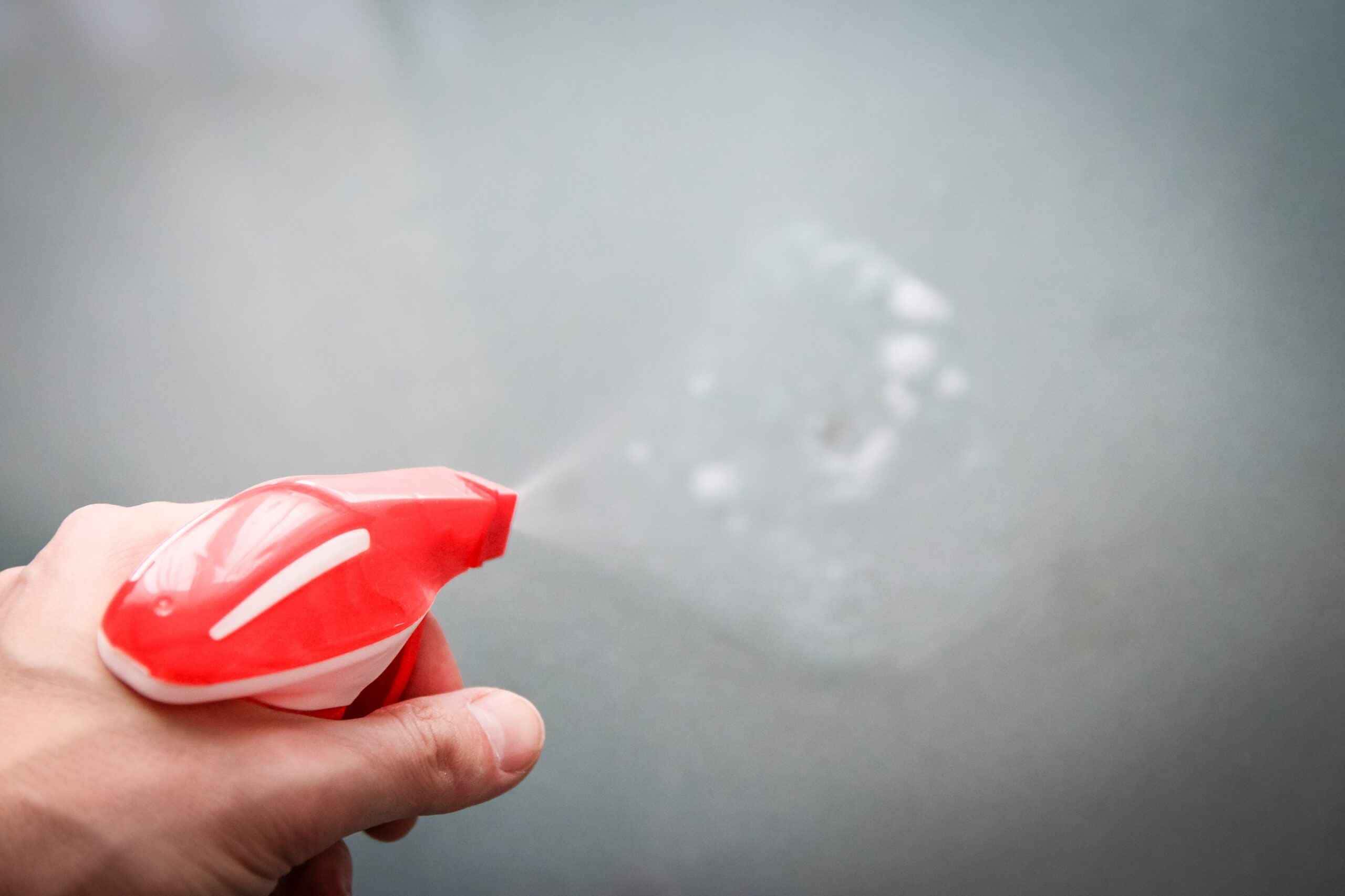 Descubra como uma simples misturinha caseira pode tornar a limpeza do seu banheiro fácil e rápida. 