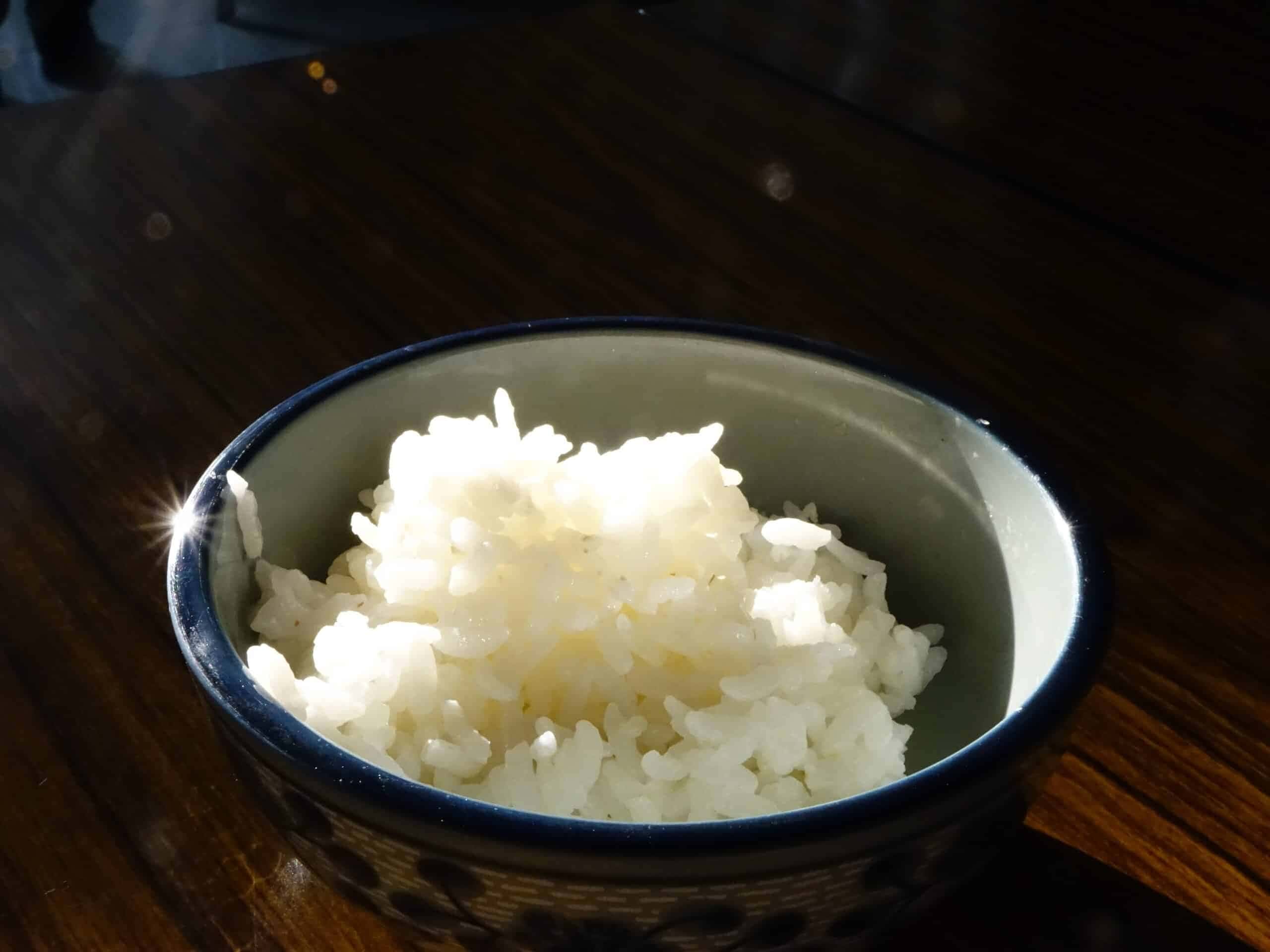 Não cometa essa erro ao cozinhar arroz, perdendo nutrientes valiosos.