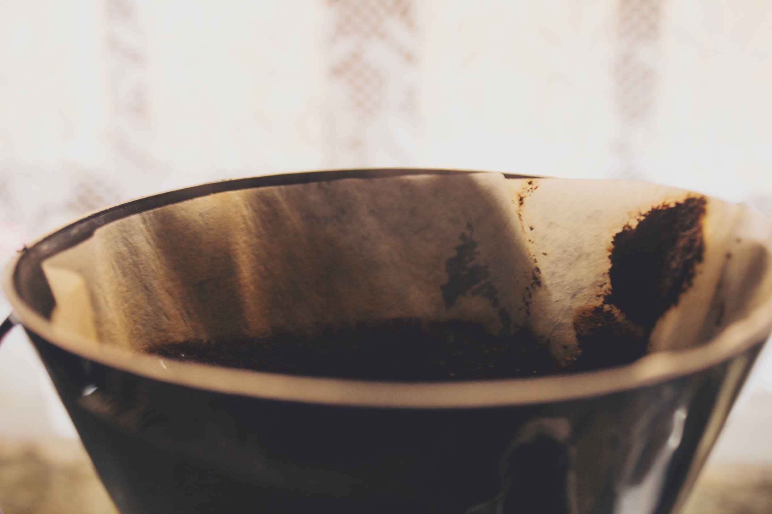 A reutilização da borra de café não representa apenas uma economia, mas também uma contribuição para um estilo de vida mais sustentável.