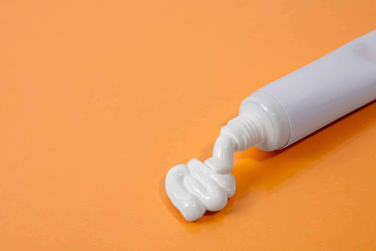 Quase ninguém sabe que a pasta de dente pode ser usada de 20 FORMAS DIFERENTES