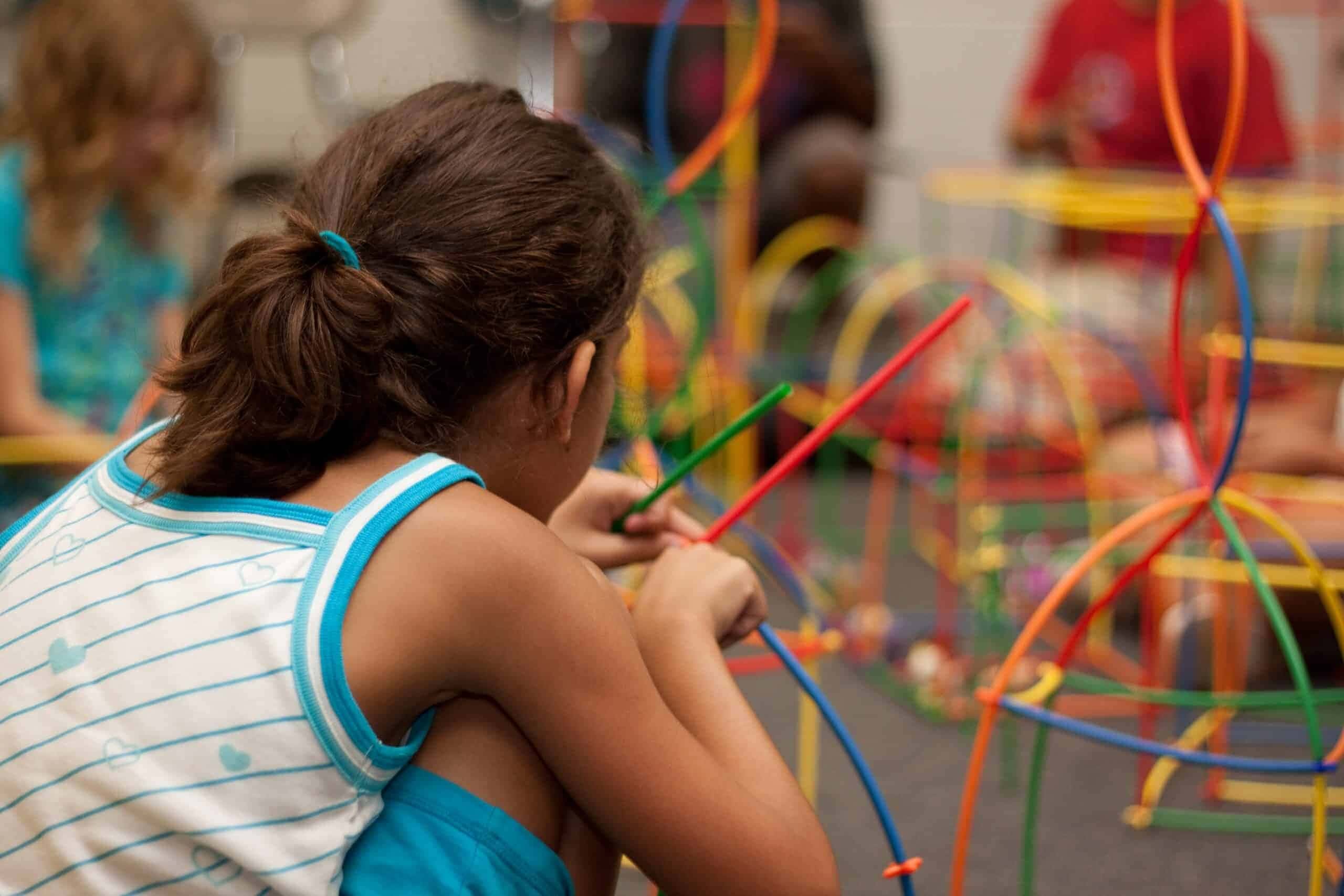 Seu filho se desculpa demais? Para ajudar uma criança o diálogo é fundamental.
