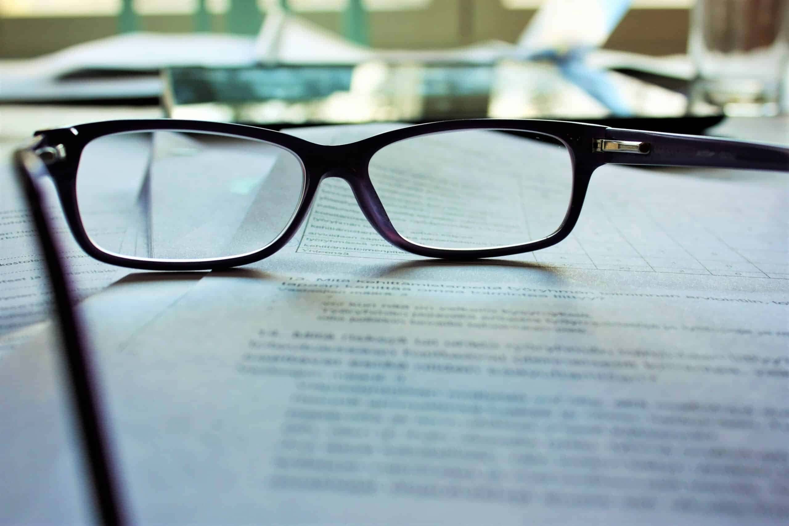 A remoção de arranhões em óculos é uma preocupação comum para muitos usuários. Felizmente, existem soluções práticas.