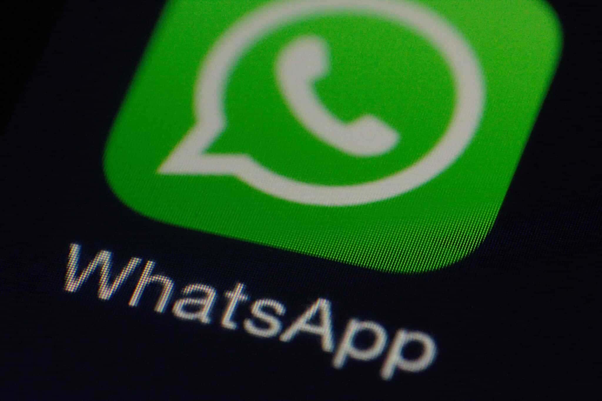O emoji de coração azul no WhatsApp, amplamente utilizado em conversas, revela uma multiplicidade de significados em 2023. 