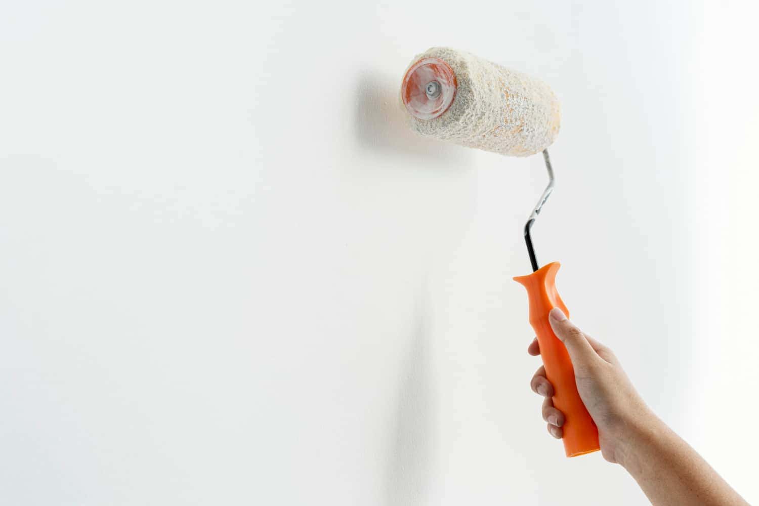 TikTok garota revela quanto recebe para pintar casas nos EUA; você não acreditaria
