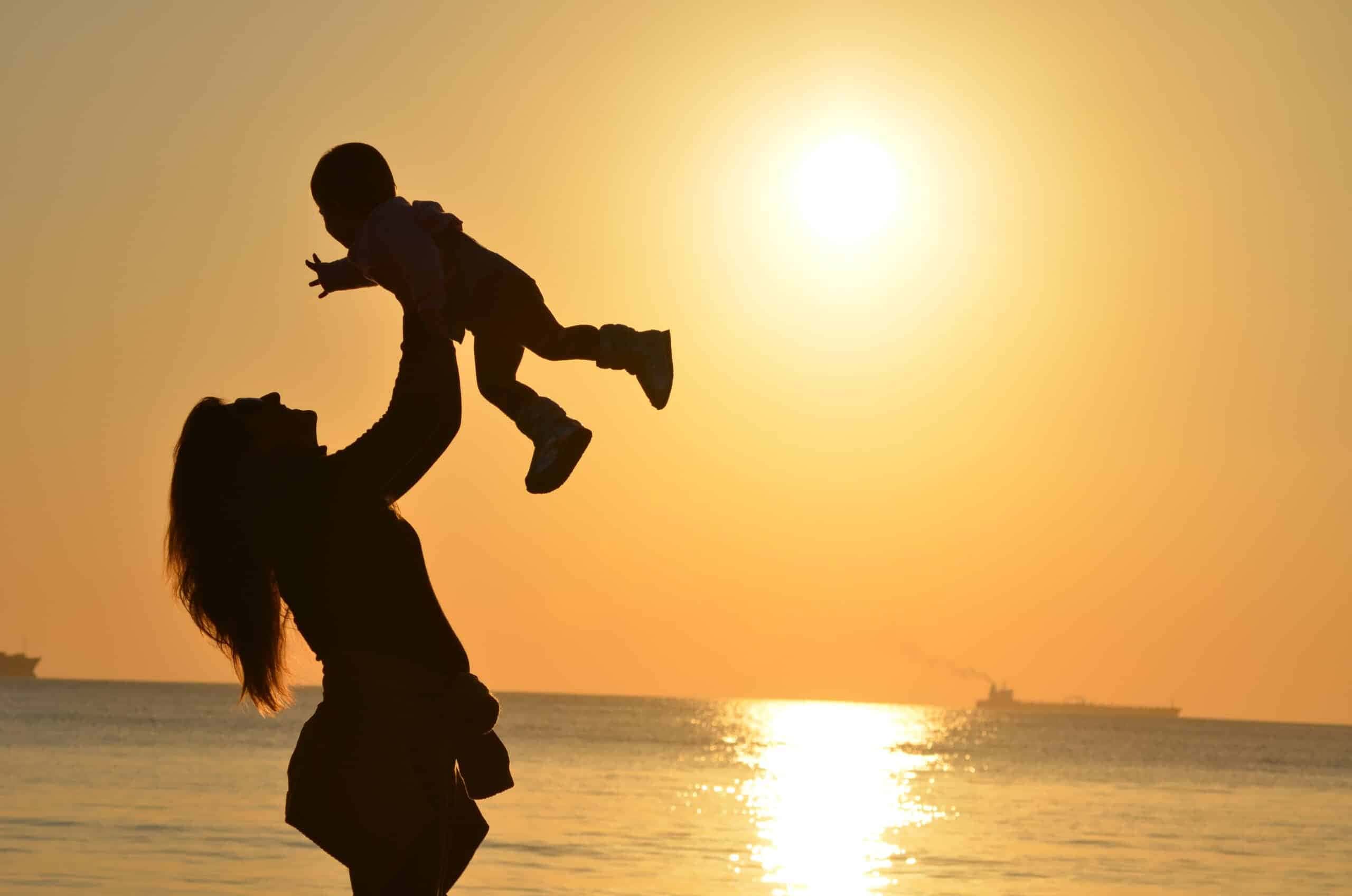 A falta de um manual para orientar a criação dos filhos tem gerado discussões sobre o conceito da “mãe-tigre”.