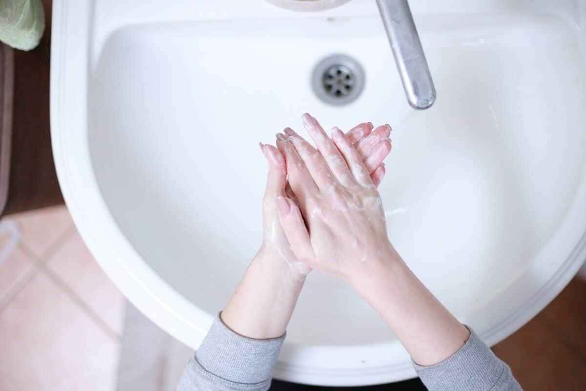 Se você tem problemas com o ressecamento das mãos nos dias frios, fique atento a essa dica e saiba como esse creme caseiro vai mudar isso. - Imagem: Pixabay