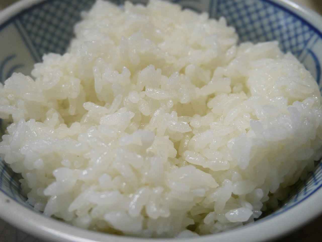 Ao enfrentar o desafio comum dos gorgulhos na cozinha, surge a questão: por que colocar arroz na geladeira?