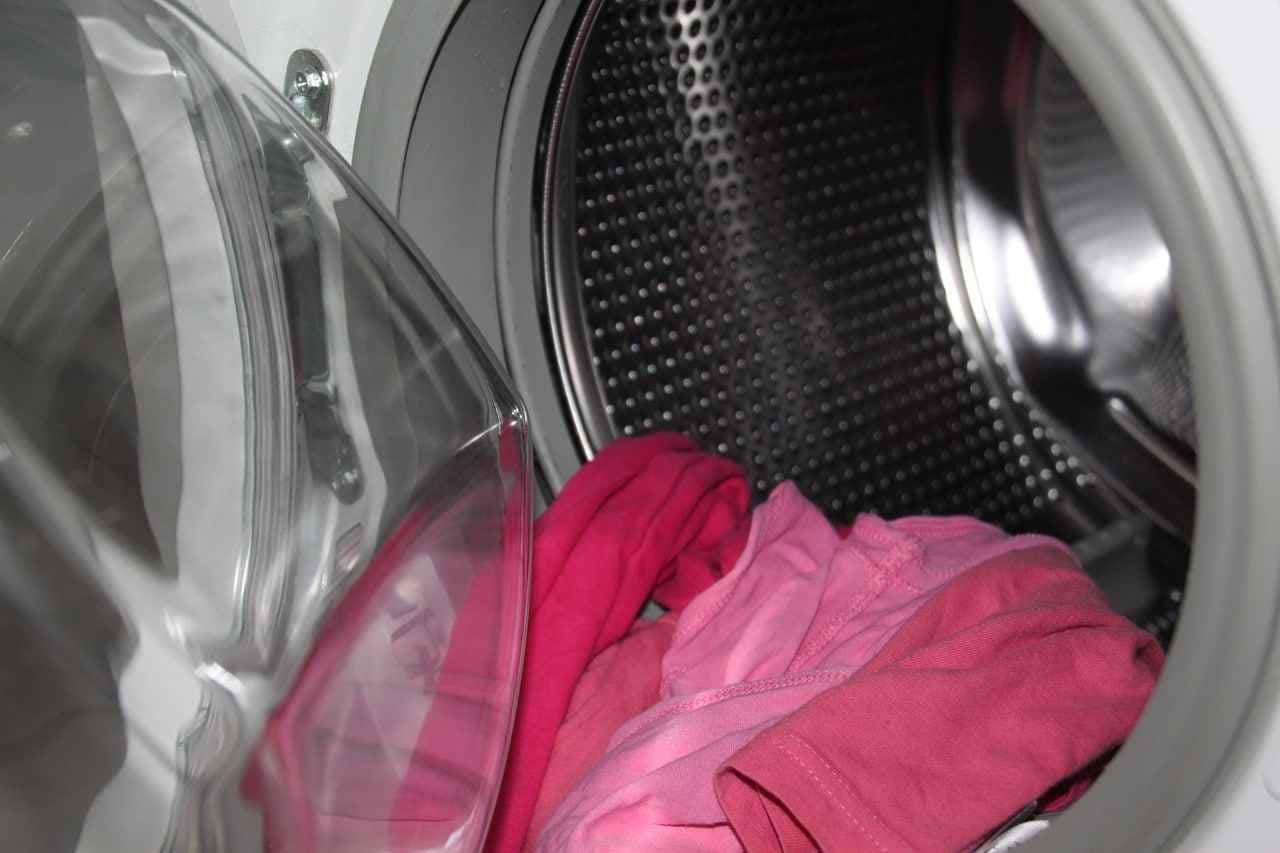 Revitalize suas roupas desbotadas: descubra a técnica simples