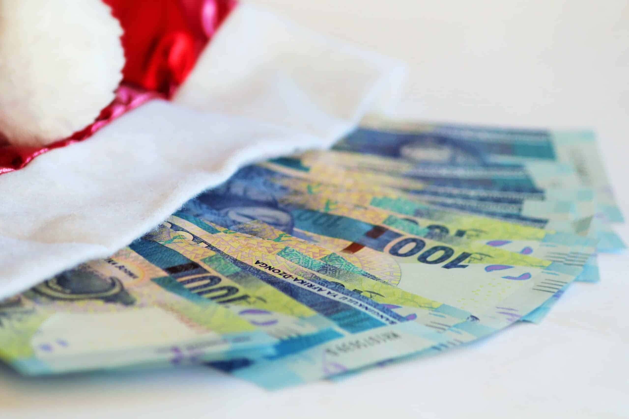 No Natal, é possível ganhar dinheiro extra através da produção de alimentos e artesanato. Identificar habilidades e oportunidades é fundamental para aproveitar a temporada festiva.