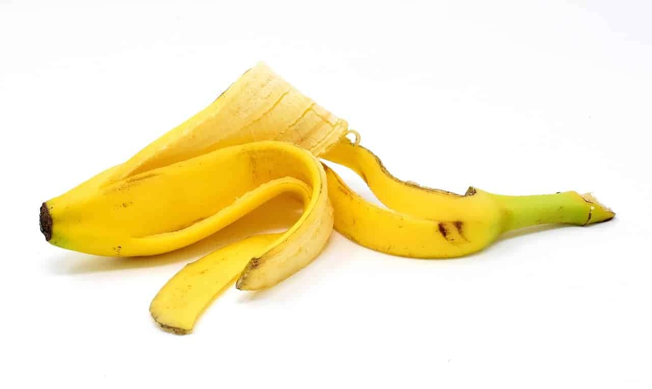 Uma descoberta recente vem ganhando destaque na área de saúde bucal: a casca de banana. 