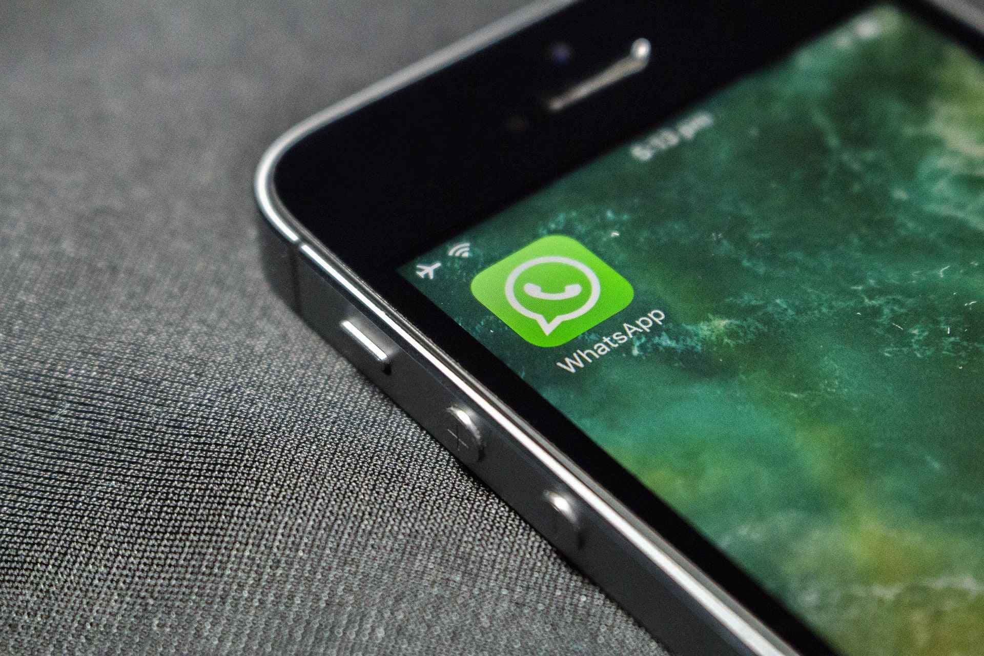 WhatsApp alerta sobre golpes na plataforma.
