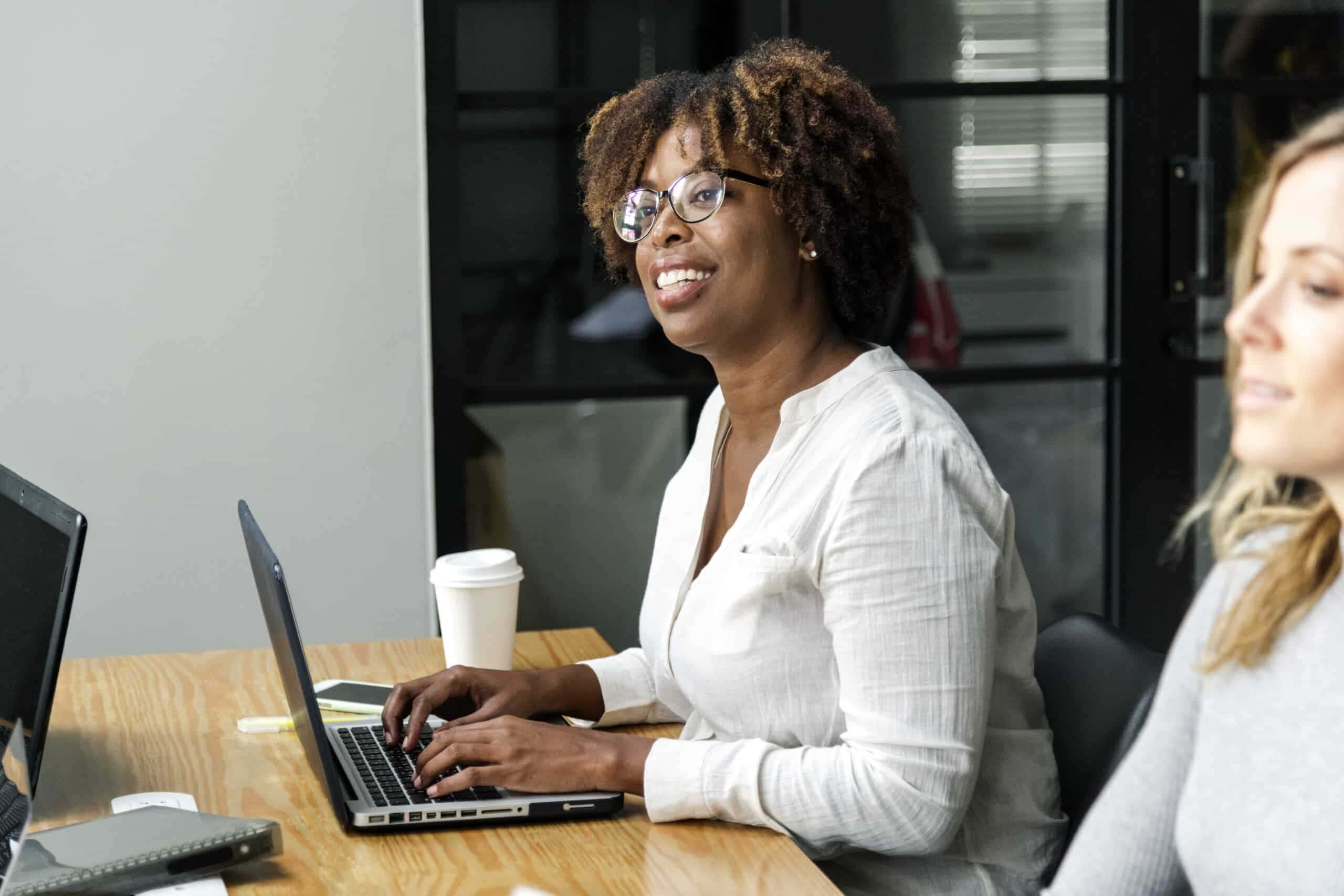 Empresas nos EUA, oferecem suporte à menopausa.