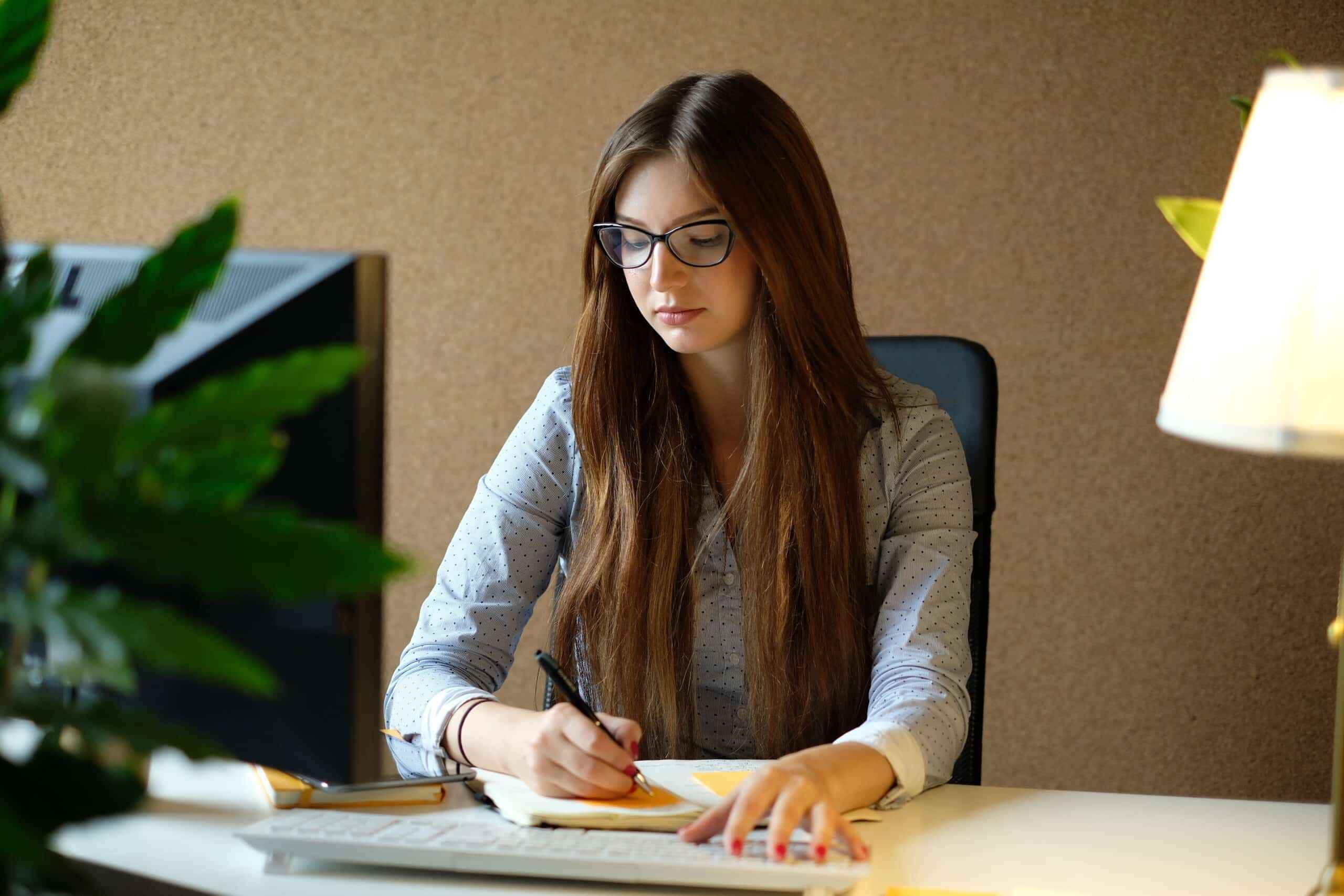 A maternidade no mundo do trabalho apresenta diversos desafios para as mulheres. Para superar esses desafios, é fundamental que as empresas implementem políticas de apoio à maternidade e promovam a igualdade de gênero. 