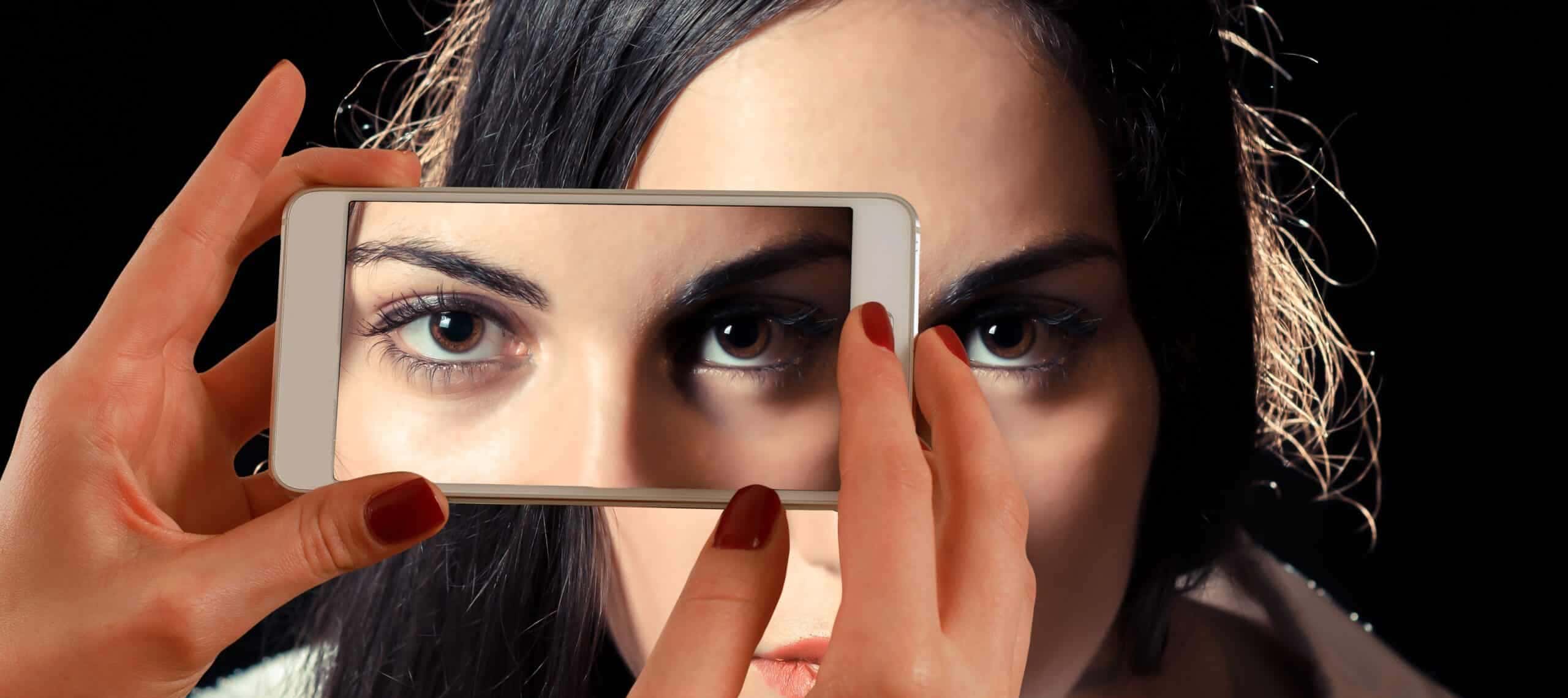 Sobrancelhas desempenham um papel essencial na imagem facial.