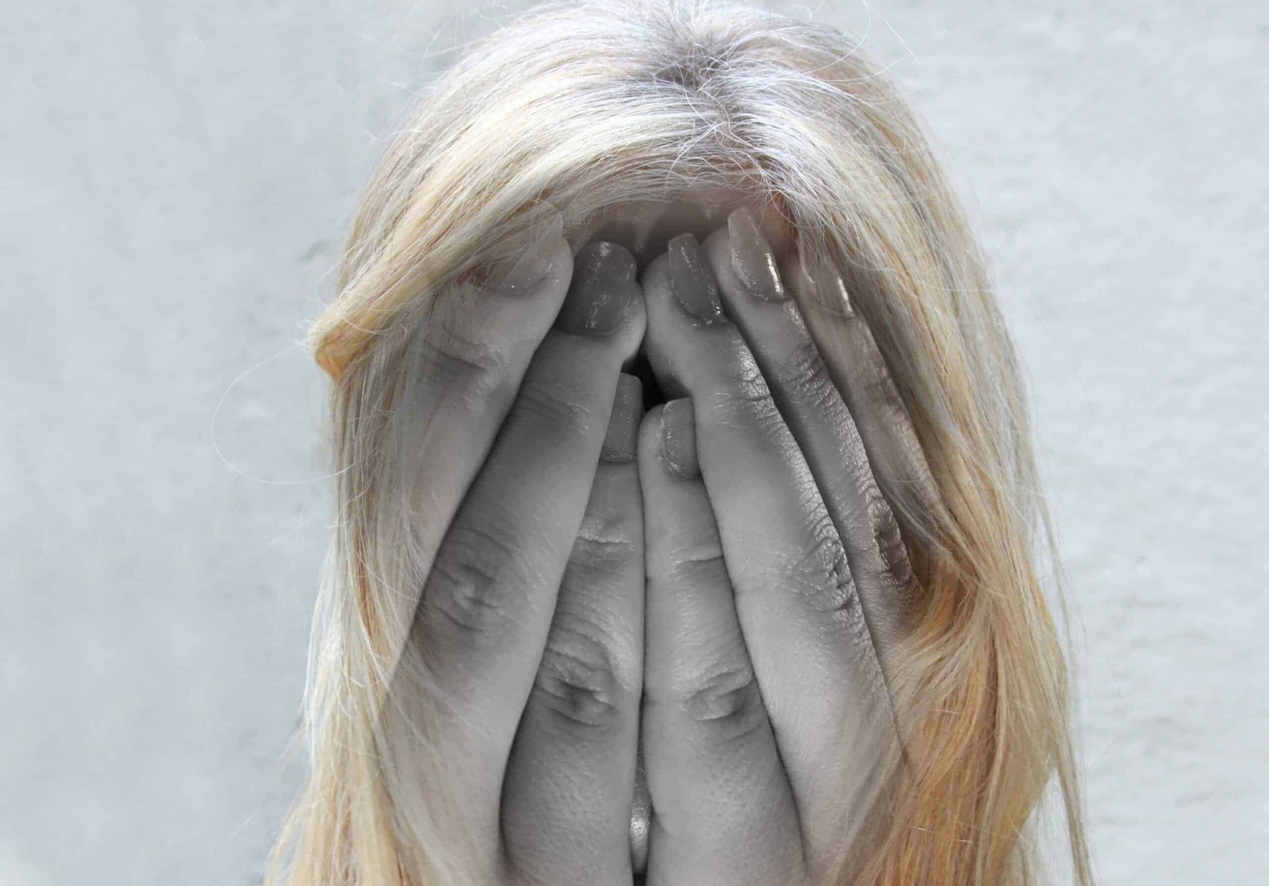 A síndrome de burnout, originalmente relacionada ao ambiente de trabalho, agora se estende ao âmbito parental.
