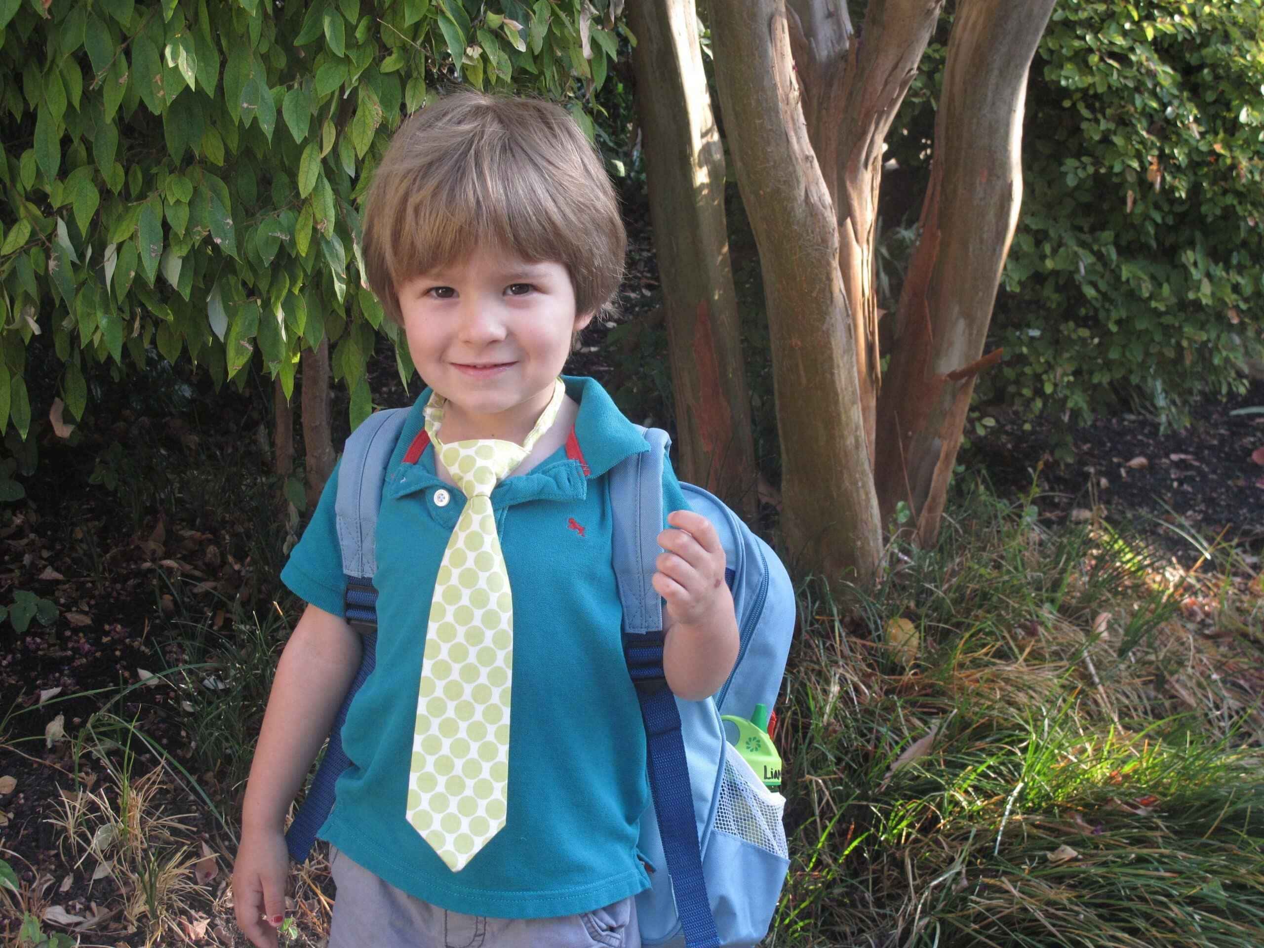 Viajar com a escola desempenha um papel crucial no processo educacional, proporcionando às crianças a oportunidade de aprender fora da sala de aula. 