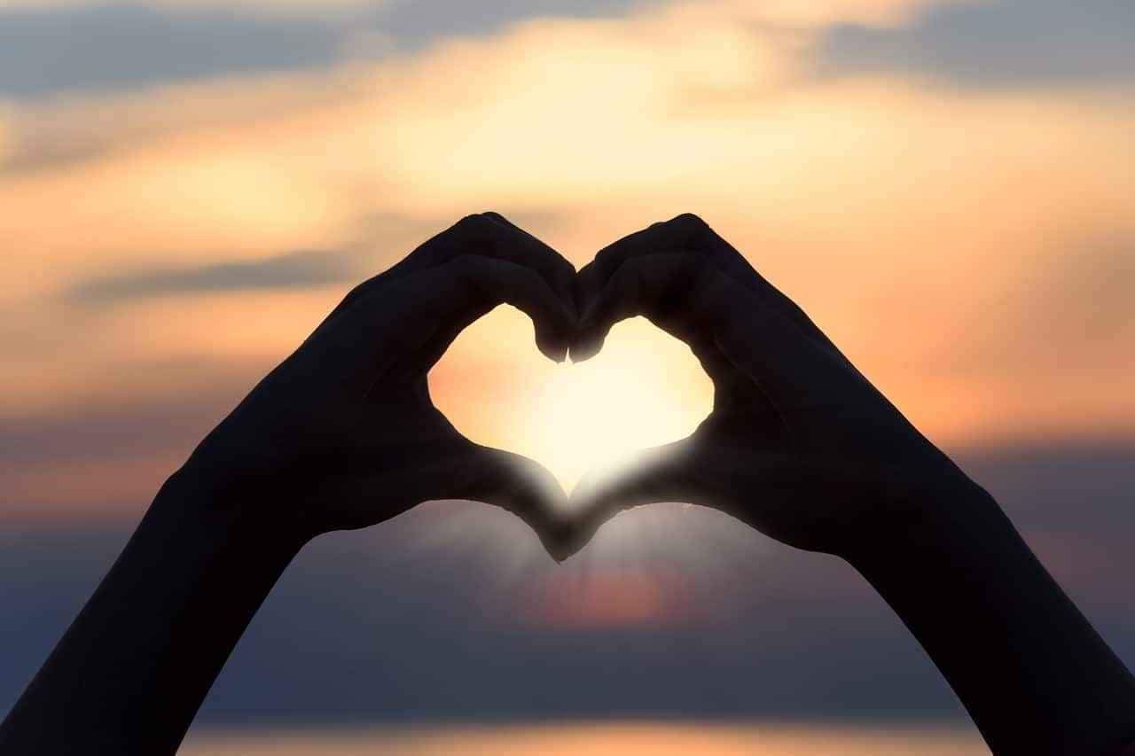 Desperte o amor em 2024 com simpatias incisivas.